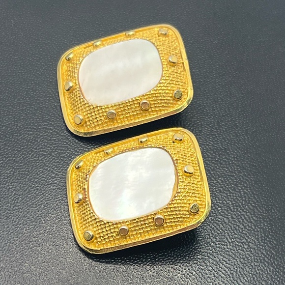 Rousseau signed vintage gold tone rectangle mother of pearl clip on earrings - Picture 3 of 13